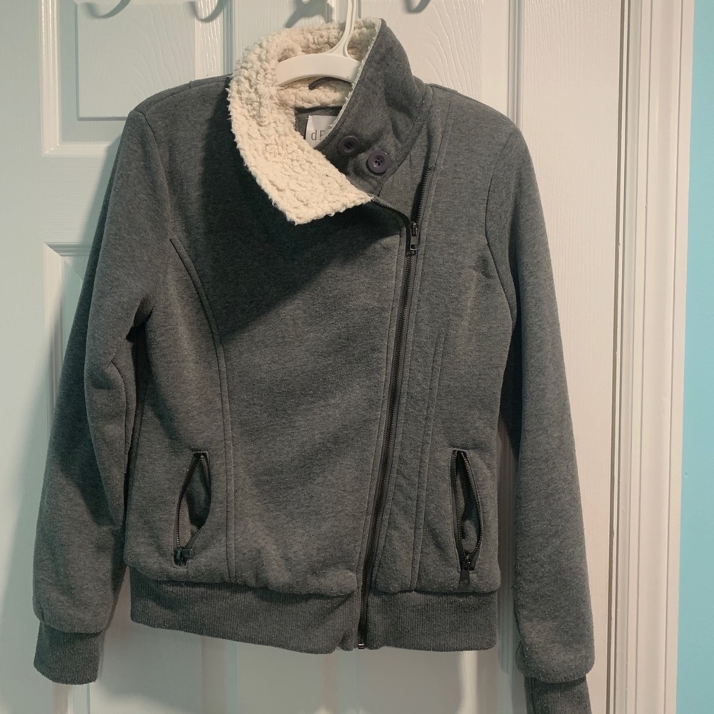 gray jacket w fluffy interior